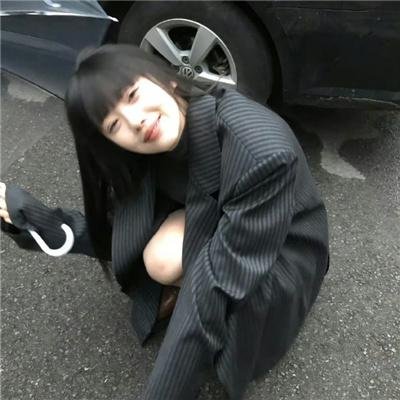 当红男星被曝机场牵手女助理，一夜之间豪宅门口画面流出